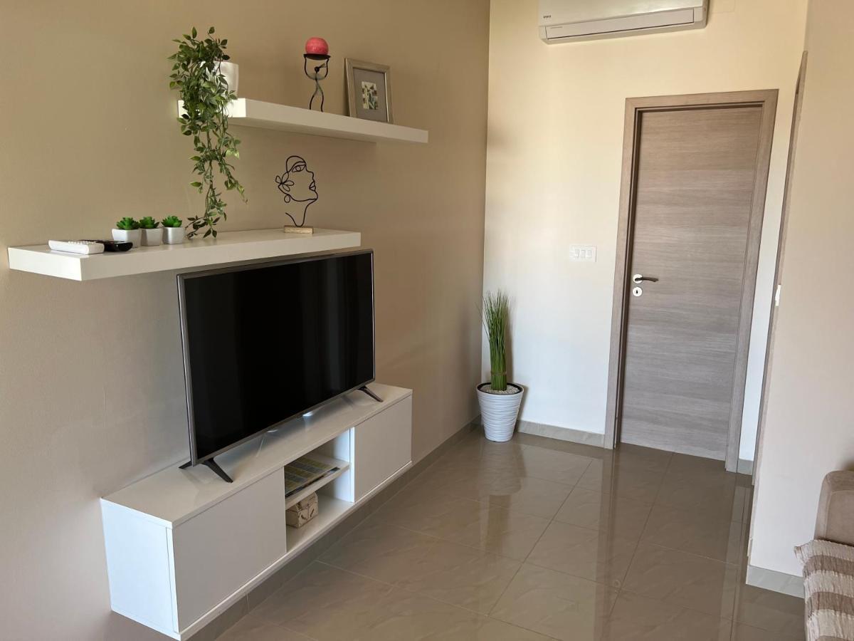 Apartmani Nina I Niko Ugljan Habitación foto