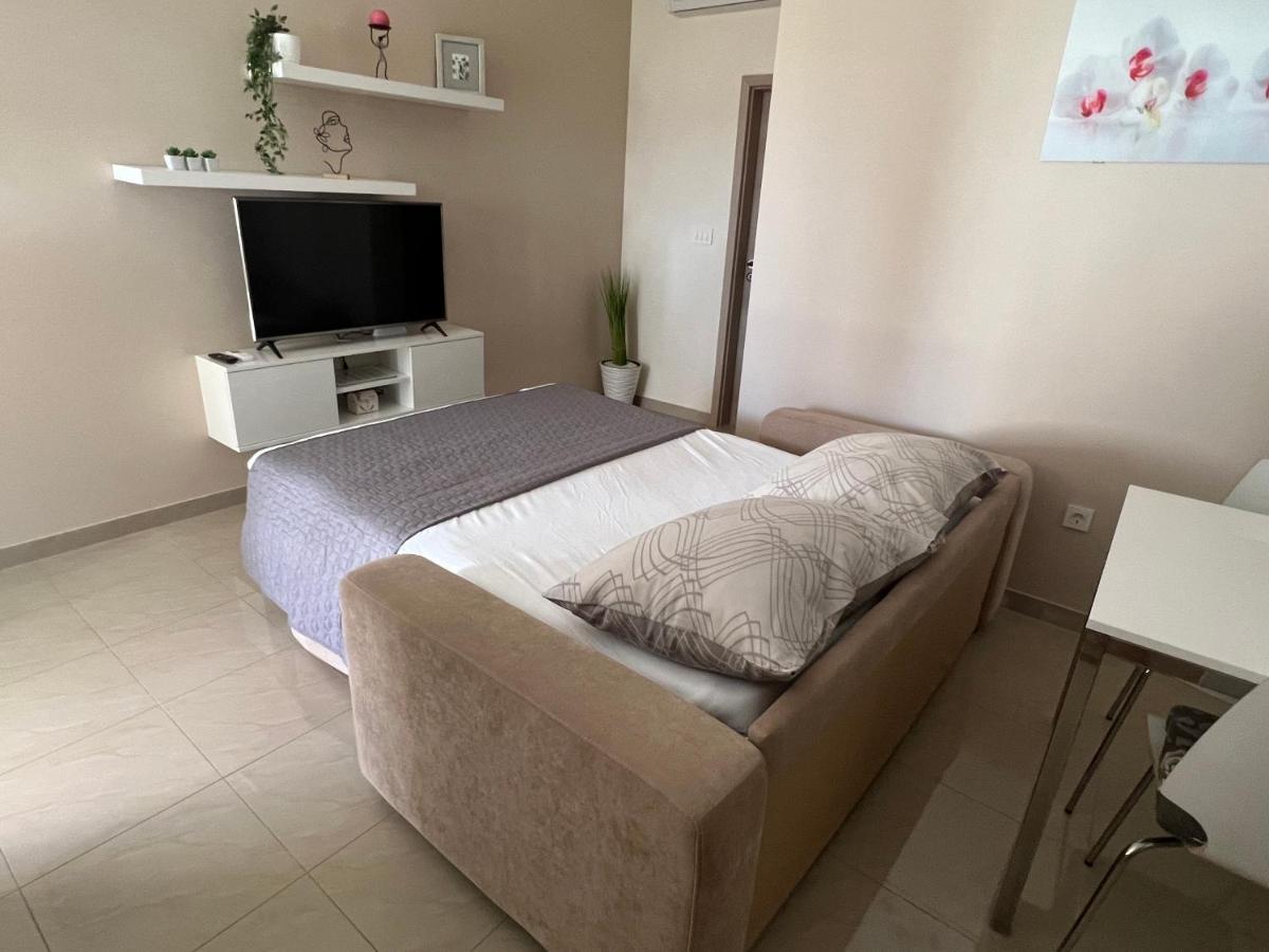 Apartmani Nina I Niko Ugljan Habitación foto