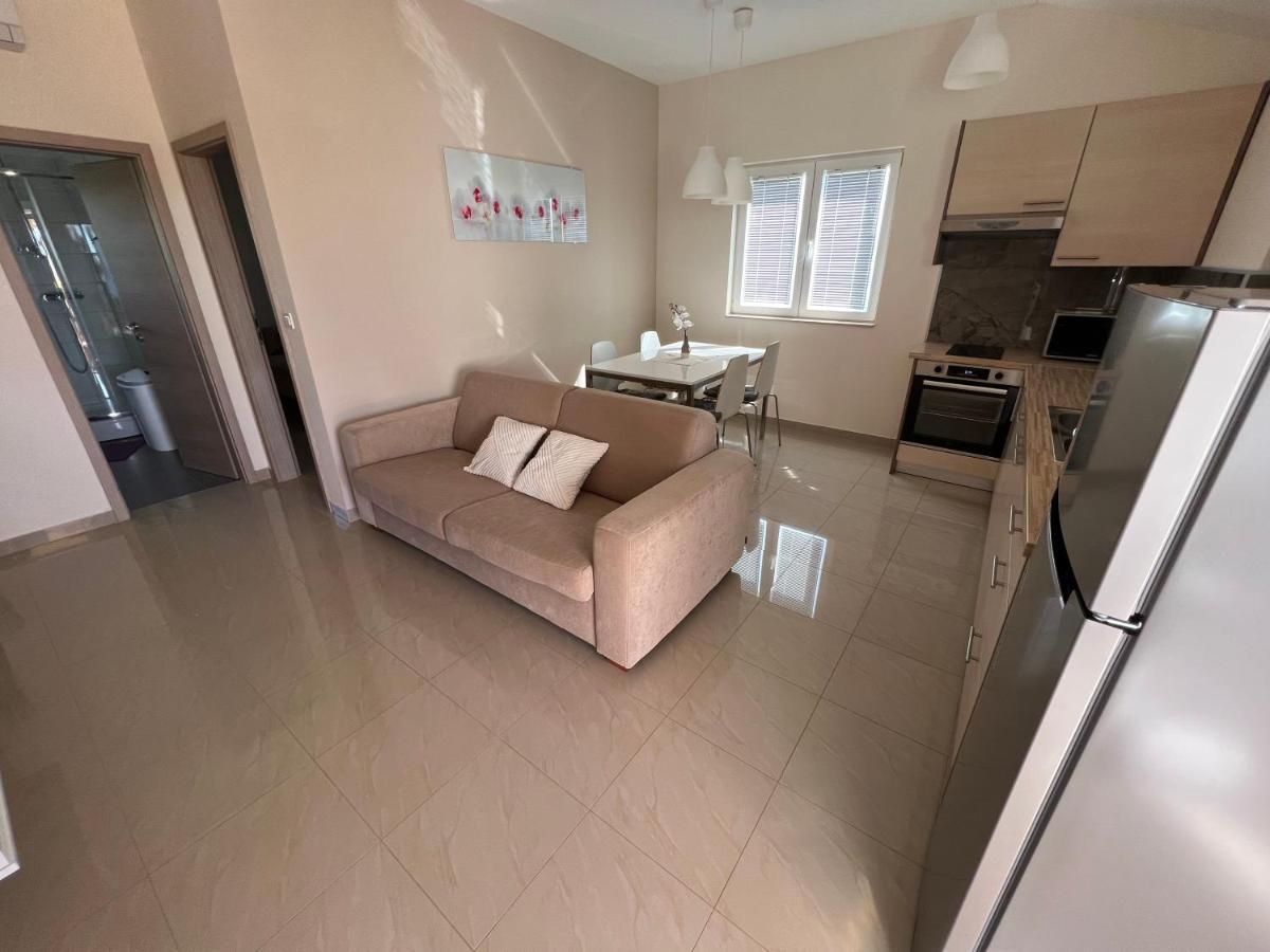 Apartmani Nina I Niko Ugljan Habitación foto