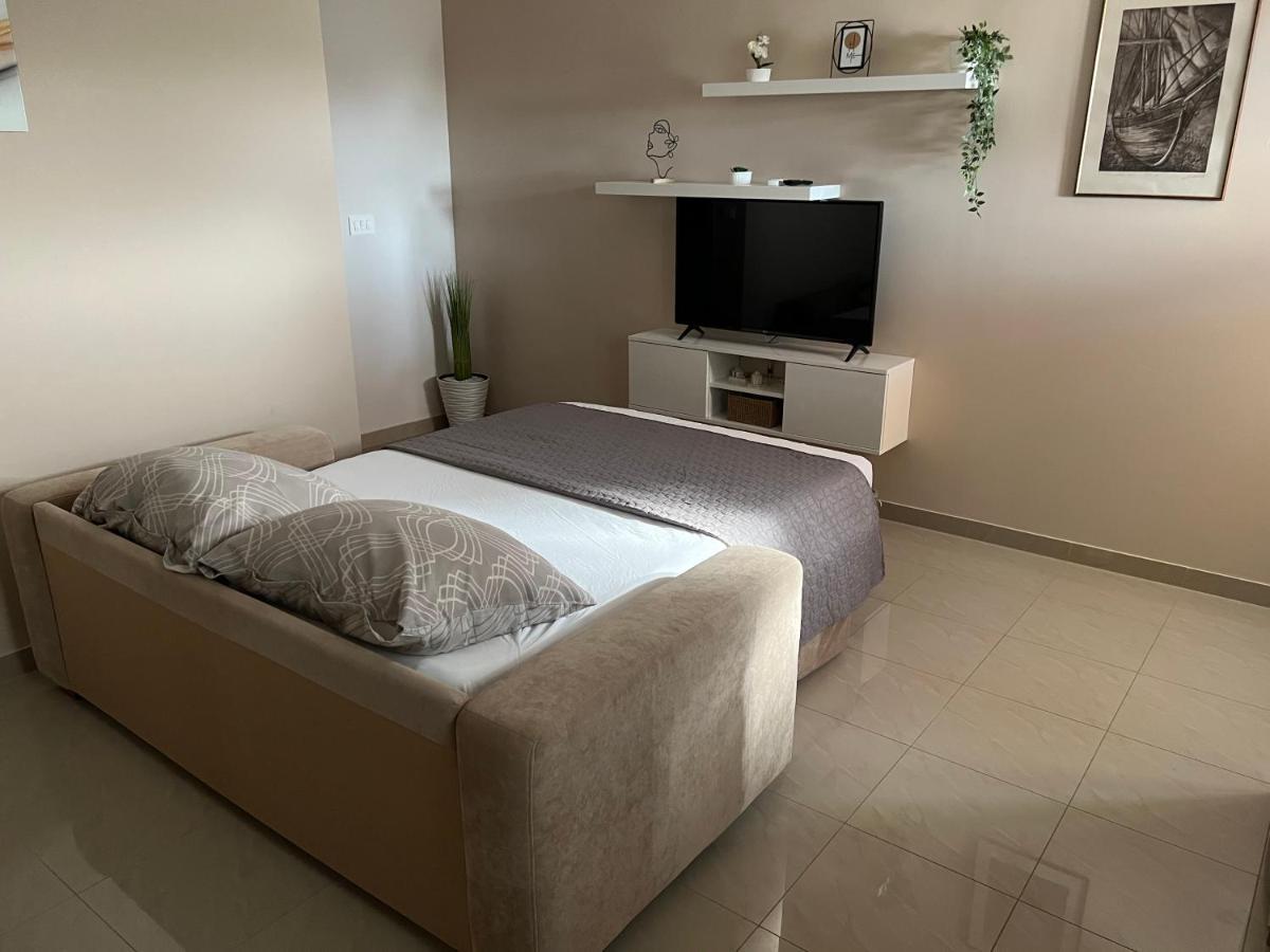 Apartmani Nina I Niko Ugljan Habitación foto