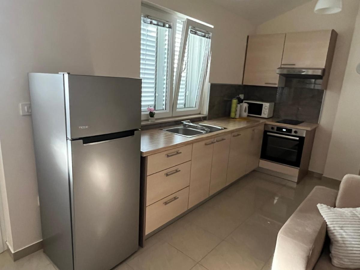 Apartmani Nina I Niko Ugljan Habitación foto
